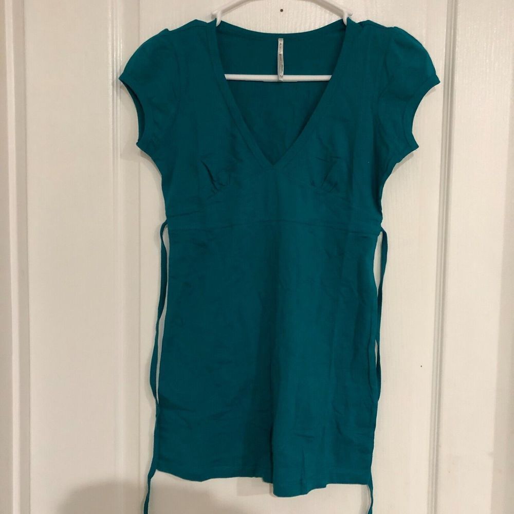 Active Basic Women's Top Short Sleeve Tie Back V-Neck Green‎ Size Medium
